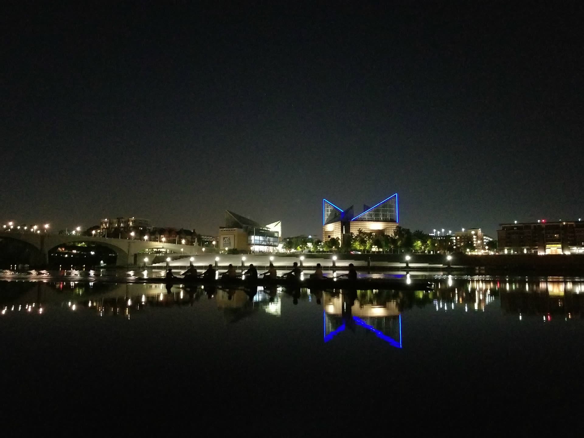 UTC Rowing crew on the Tennessee River, Chattanooga.